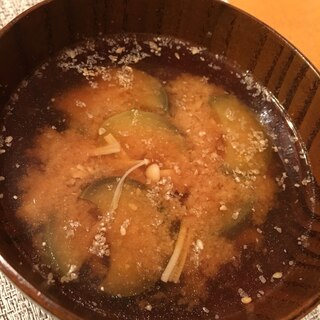 ナスとエノキの胡麻味噌汁